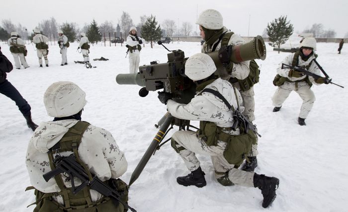 Солдаты Эстонии учатся управлению противотанковыми ракетами «Тоу» США