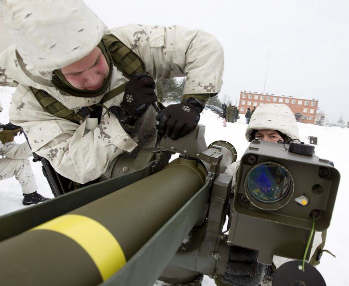Солдаты Эстонии учатся управлению противотанковыми ракетами «Тоу» США