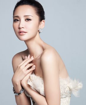 Восходящая актриса Чжан Синьи
