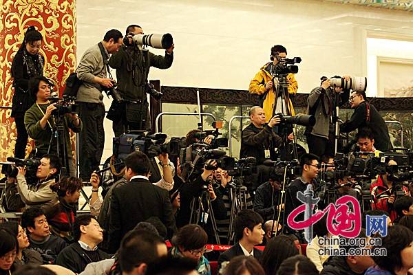 Журналисты на пресс-конференции 5-й сессии ВК НПКСК 11-го созыва