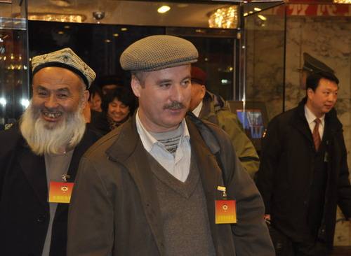 Непекинские члены ВК НПКСК поочередно прибывают в Пекин