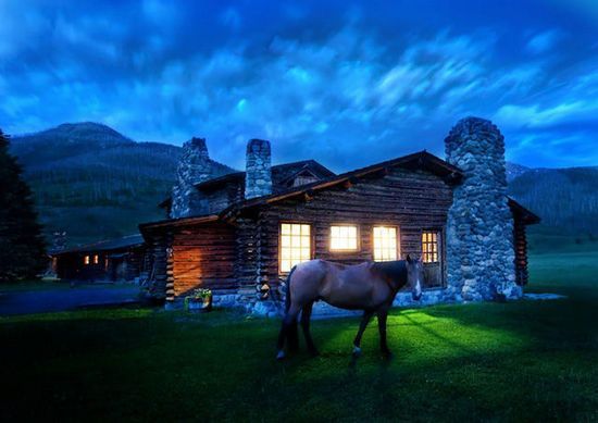 Нациоанльный парк «Желтый камень» (Yellowstone National Park) в Монтане США. Фотограф – Трэй Рэтклиф