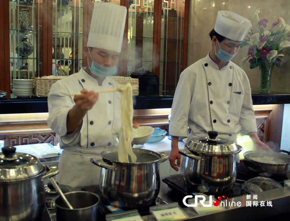 В первой половине дня 4 марта корреспондент отправился в гостиницу «Дружба» Пекина (Beijing Friendship Hotel), чтобы запечатлеть на фото то, что едят члены ВК НПКСК. 