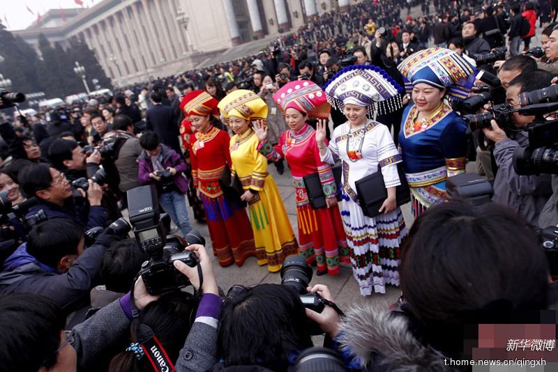 Красивые женщины на ежегодных сессиях ВСНП и ВК НПКСК 2012 года