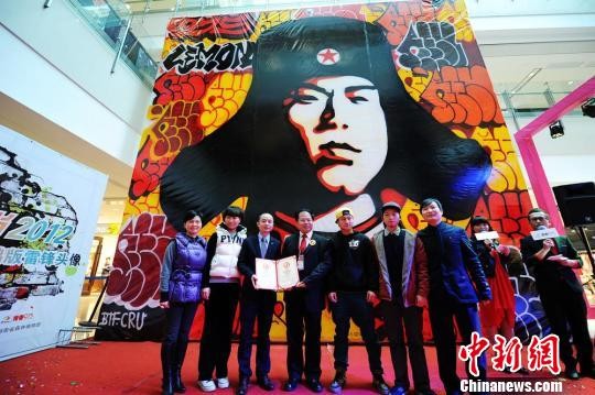 Люди в Китае участвуют в разных мероприятиях в честь памяти Лэй Фэна 5