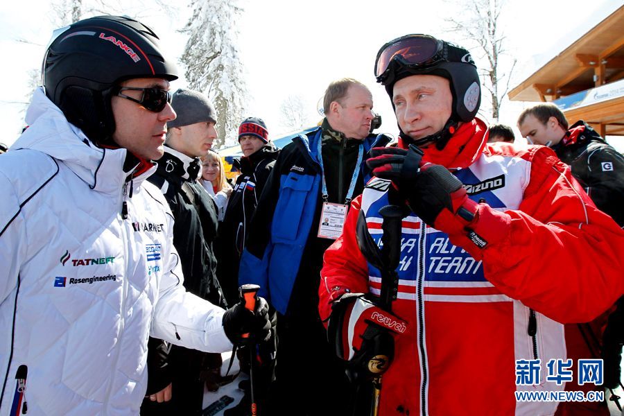 Путин и Медведев отметили победу в выборах прогулкой на лыжах 4