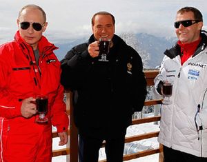 Путин и Медведев отметили победу в выборах прогулкой на лыжах 1