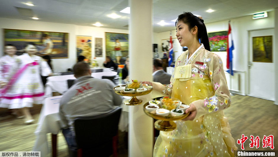 10 марта 2012 года в Амстердаме открылся первый в Европе ресторан северокорейской кухни, где предлагается набор из 9 блюд, а также показываются выступления с песнями и танцами.