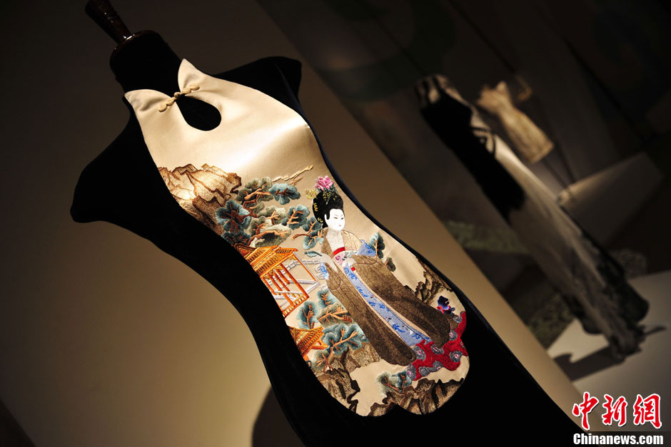 8 марта выставка столетних ципао открылась в Музее женщин и детей Китая в Пекине. На выставке представлены около ста ципао, самые старые из которых относятся к концу правления династии Цин. 