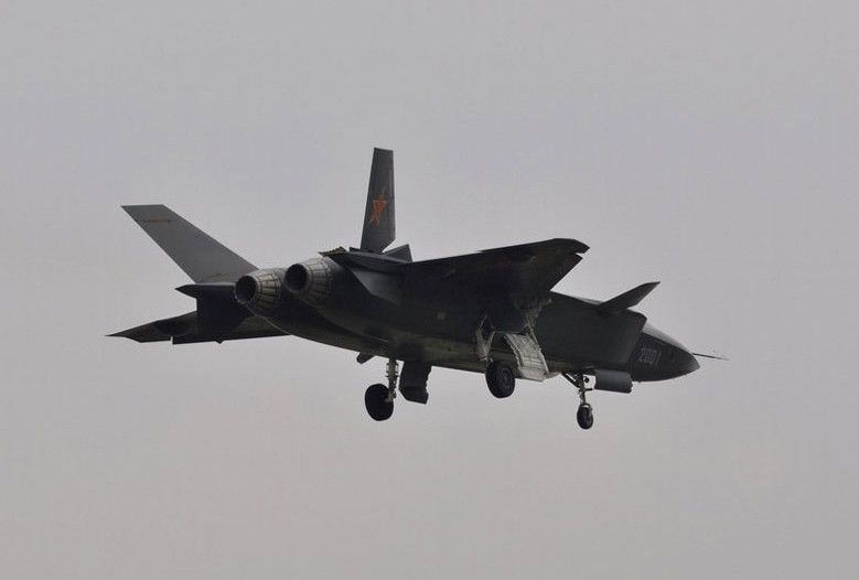 Новый испытательный полет истребителя «Цзянь-20»