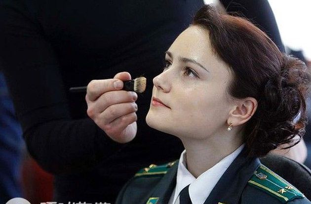 Красивые женщины-полицейские в аэропорту Украины 