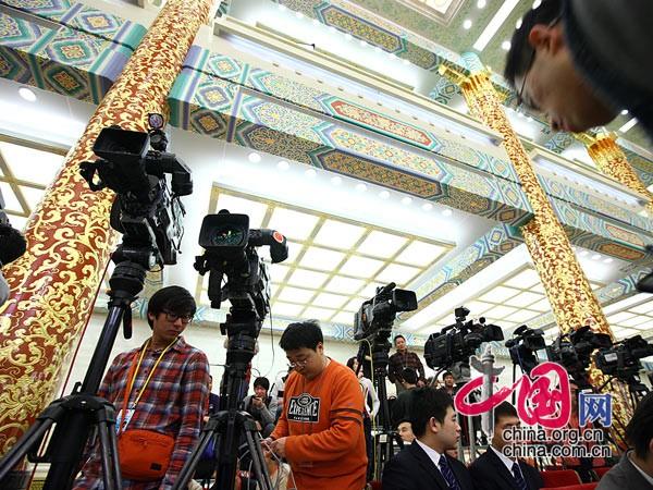 Прямая трансляция встречи премьера КНР Вэнь Цзябао с журналистами