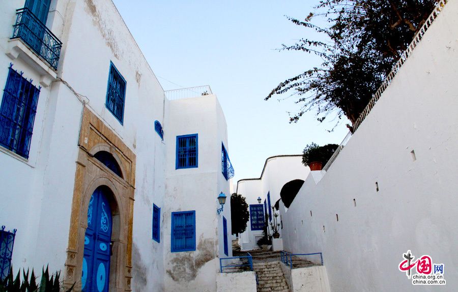 Романтичный ?сине-белый поселок? в Тунисе