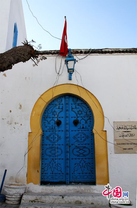 Романтичный «сине-белый поселок» в Тунисе