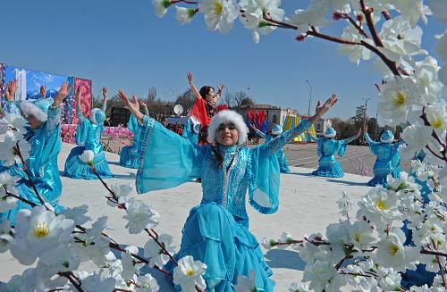 В Кыргызстане, как и во многих восточных странах мира, сегодня отмечают праздник весеннего равноденствия Навруз.