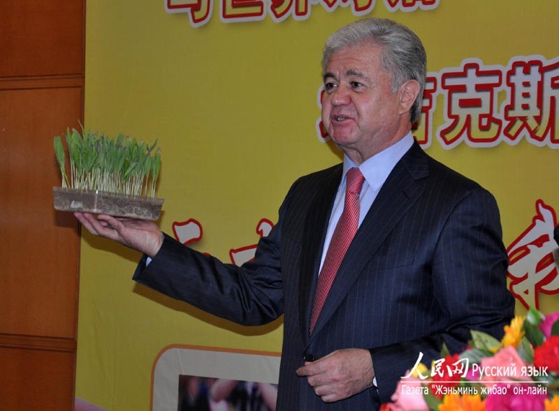 Посол Таджикистана в Китае Рашид Алимов со студентами отметил праздник Навруз2