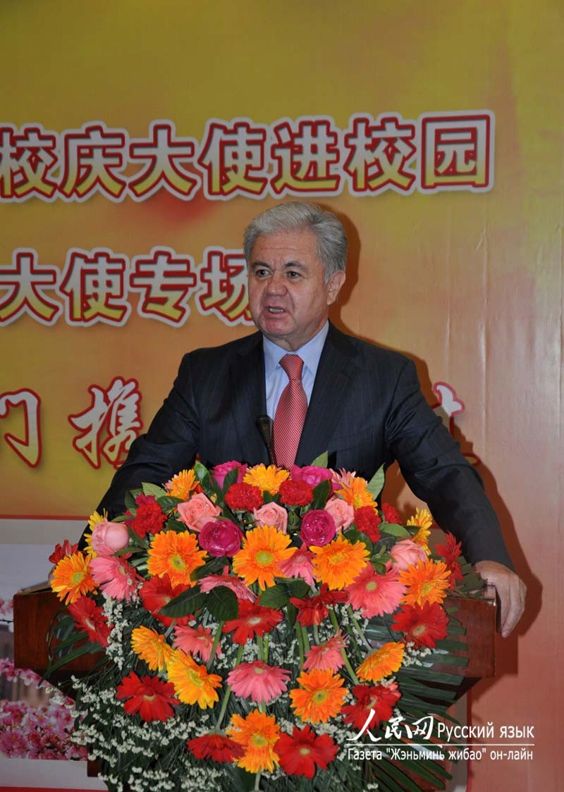 Посол Таджикистана в Китае Рашид Алимов со студентами отметил праздник Навруз3