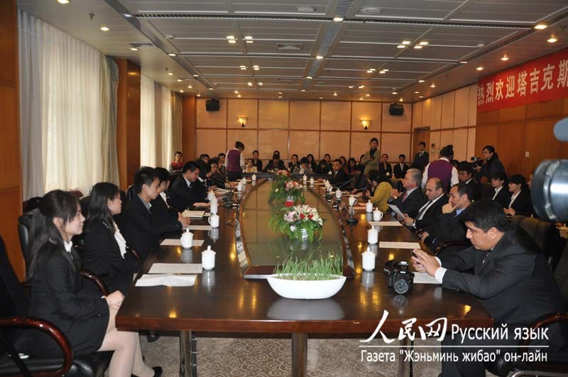 Посол Таджикистана в Китае Рашид Алимов со студентами отметил праздник Навруз4