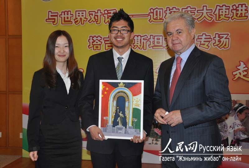 Посол Таджикистана в Китае Рашид Алимов со студентами отметил праздник Навруз5