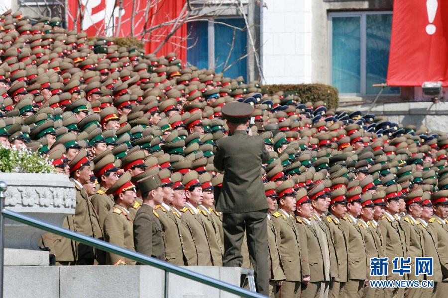 В воскресенье на площади имени Ким Ир Сена состоялась траурная церемония по случаю 100 дней после кончины Ким Чен Ира. В мероприятии участвовали Ким Чен Ын и другие руководители Трудовой партии Кореи /ТПК/, правительства и армии КНДР.