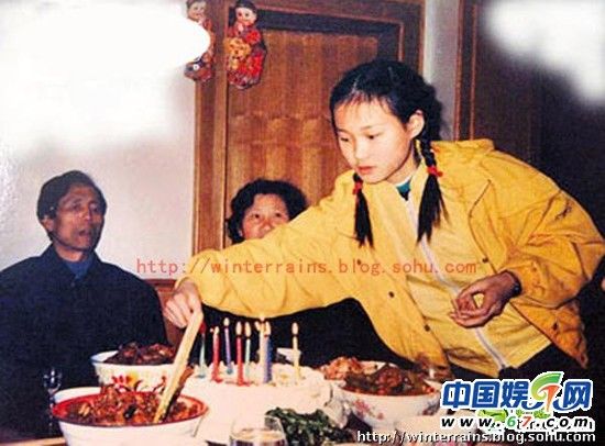 Старые фотографии известной певицы Ли Юйчунь 