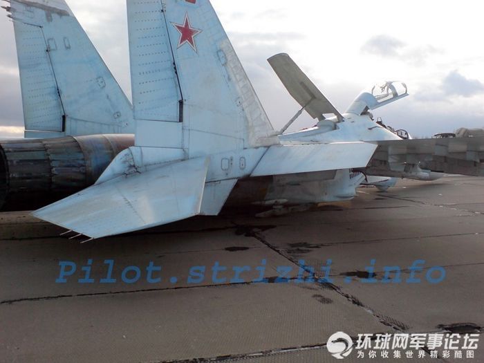 Истребитель «Су-27» России совершил вынужденную посадку на «пузо»