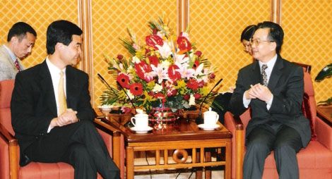 Фотографии нового главы ОАР Сянган - Лян Чжэньина