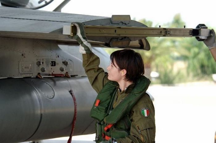 Героические женщины-пилоты ВМС разных стран