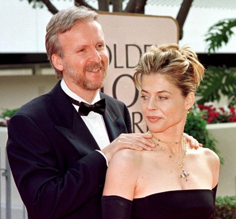 Режиссер Джеймс Кэмерон и актриса Линда Хэмилтон на церемонии вручения премии 'Золотой глобус', 1998 год.