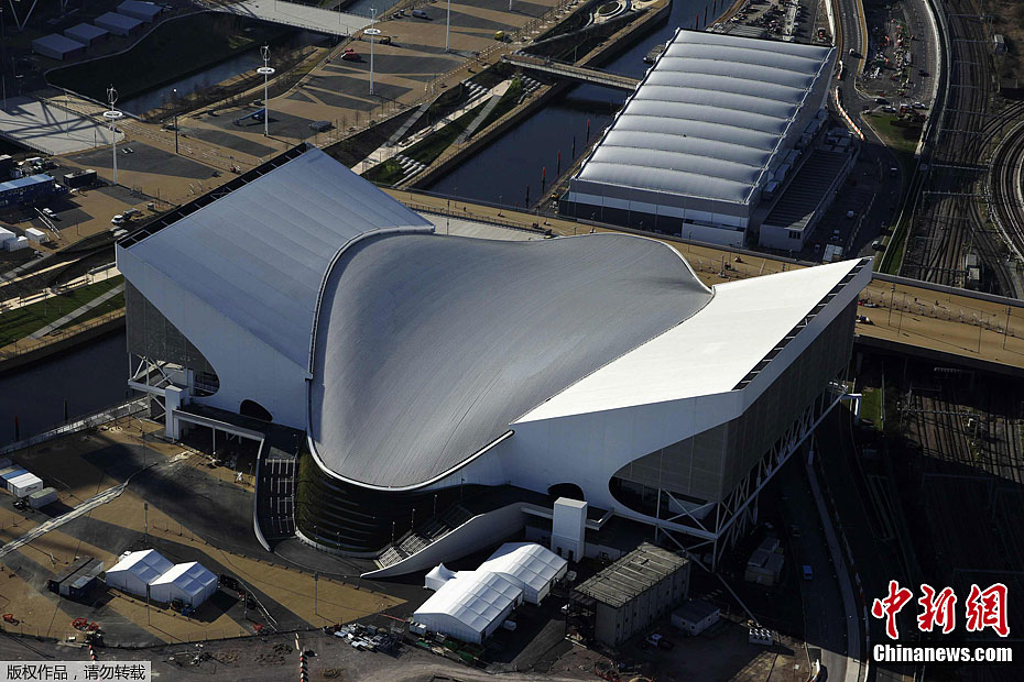 Фото с самолета: Водный центр для Олимпийских игр-2012 в Лондоне. (27 марта)