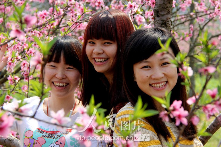 В городе Сюйчан провинции Хэнань радостно встречают весну4