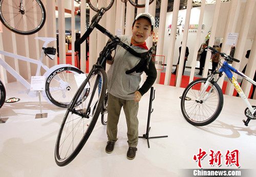 Самый легкий в мире велосипед появился в Шанхае