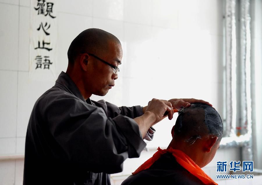 Новый Хэнаньский буддийский колледж: Монахи могут изучать английский язык и компьютерные знания