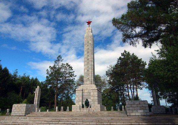 Могила павших солдат Красной Армии СССР в г. Маньчжурия 