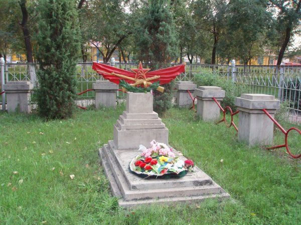 Могила павших солдат Красной Армии СССР в г. Маньчжурия 