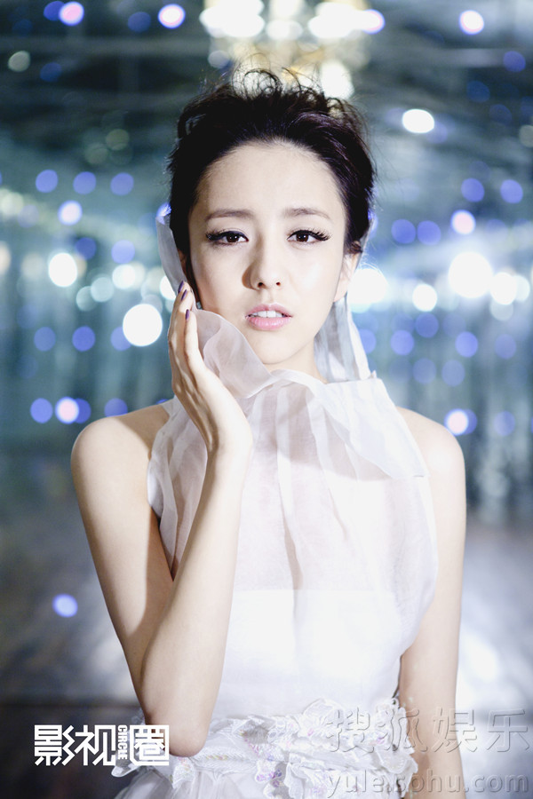 Красивая актриса Тун Лия