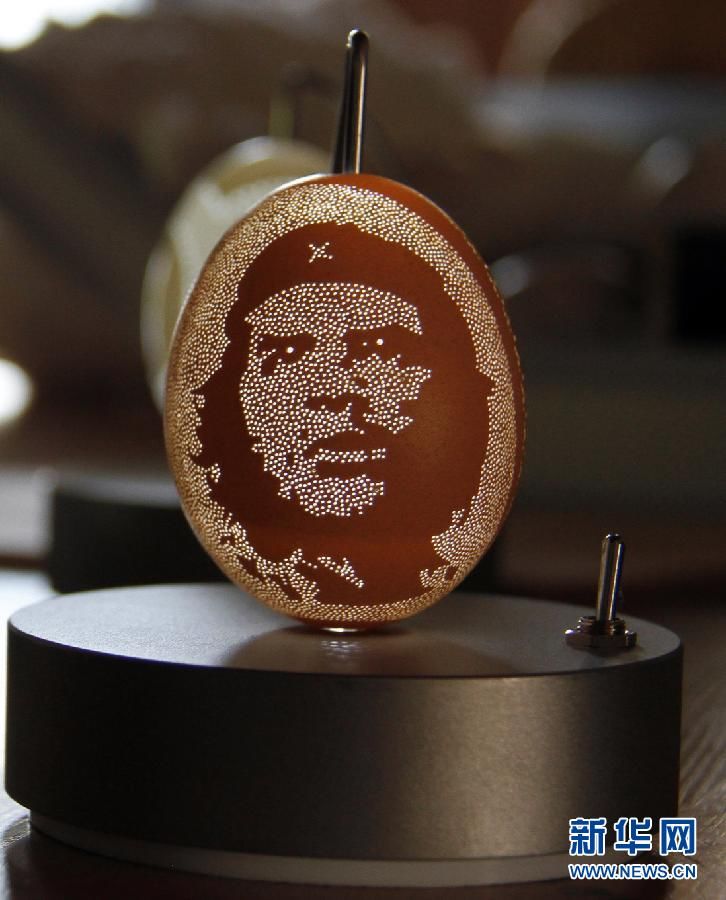 Оригинальное искусство резьбы на яйцах в Словении