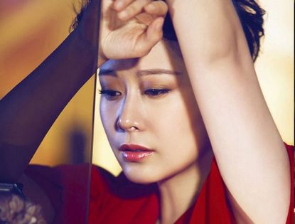 Очаровательная Хай Цин на обложке модного журнала