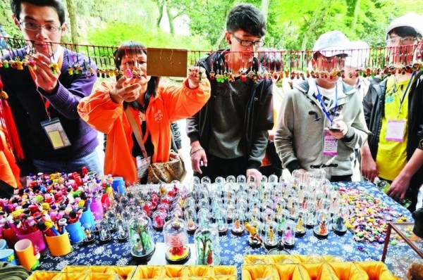 Сучжоу: бурный туризм приносит процветание рынку художественных изделий 1