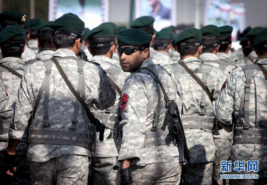 На фото: 17 апреля, в Тегеране Ирана иранские солдаты участвуют в параде в честь Дня армии. 