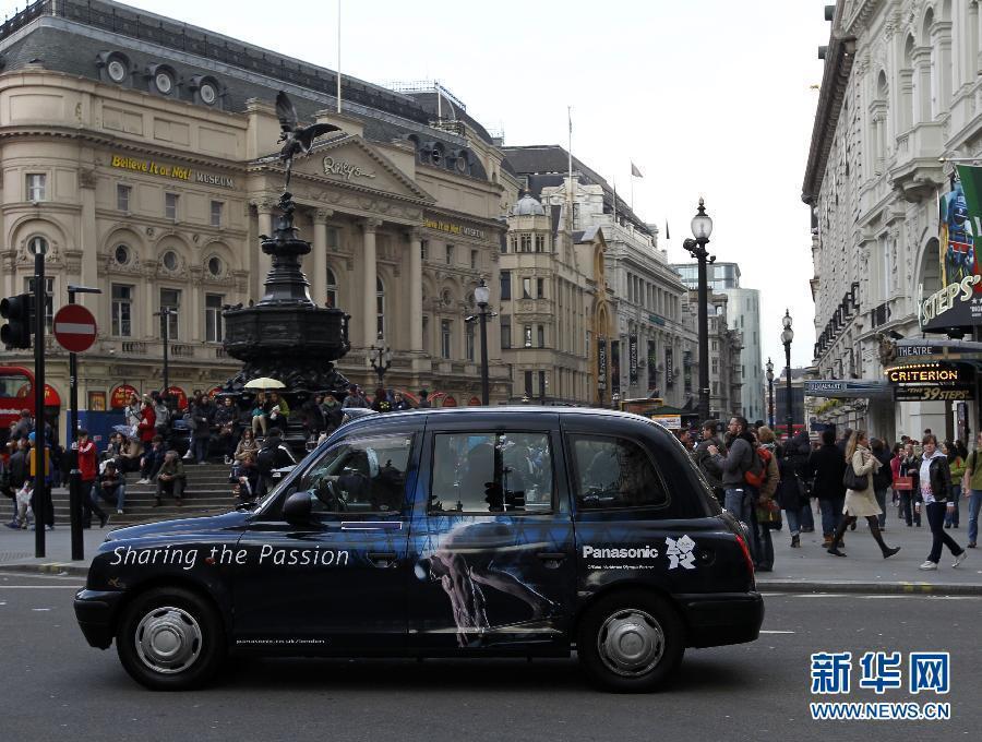 На фото: такси с рекламой официального спонсора Олимпиады - «Panasonic».