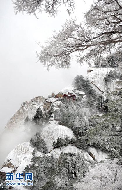 Горы Хуашань под снегом