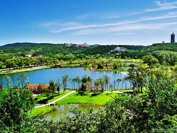 Достопримечательность города Чанчунь: Озеро Цзинюетань