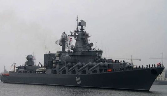 Флагманский корабль ТОФ РФ 'Варяг' зашел в порт Циндао в сопровождении группы российских военных кораблей