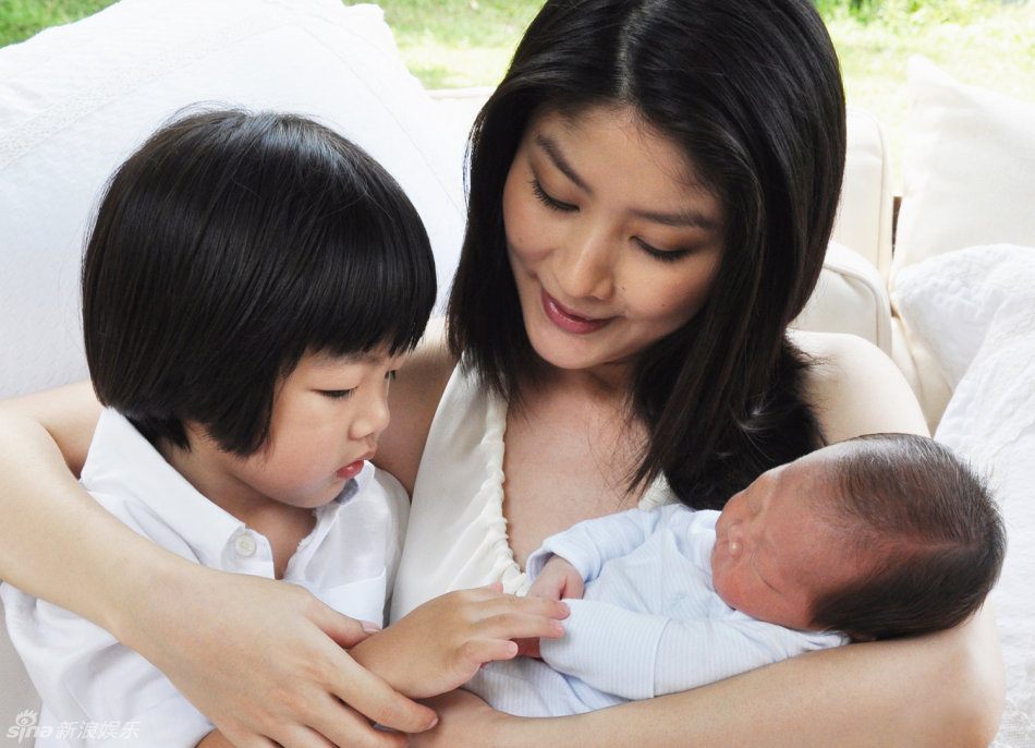 Сянганская звезда Чэнь Хуэйлинь и ее два сына
