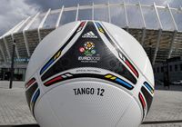 Продемонстрирован футбольный мяч для Евро-2012