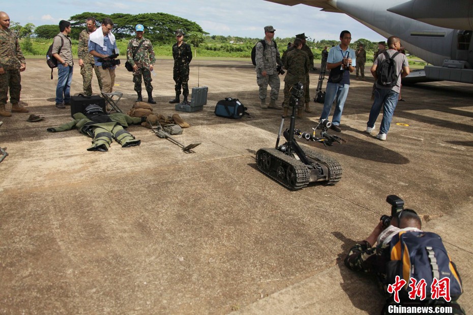 Американско-филиппинские военные учения: Робот для обезвреживания бомб американской армии1
