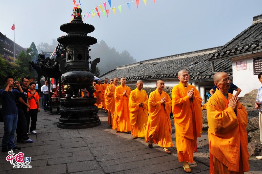 Известные буддийские горы – Цзюхуашань32