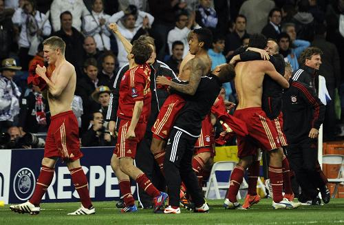 В ответном матче 1/2 финала на стадионе 'Сантьяго Бернабеу' основное время матча в противостоянии с мадридским 'Реалом' /Испания/ закончилось со счетом 2:1 в пользу 'королевского' клуба. 