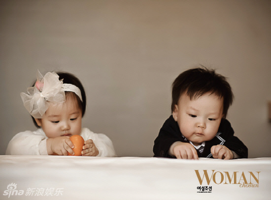Фото: милая Ли Ён Э и ее близнецы
